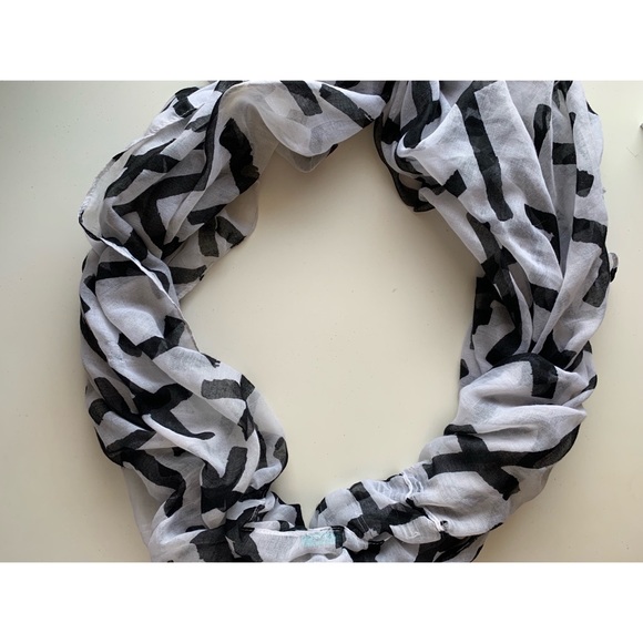 Cross Design Infinity Scarf - Picture 4 of 4